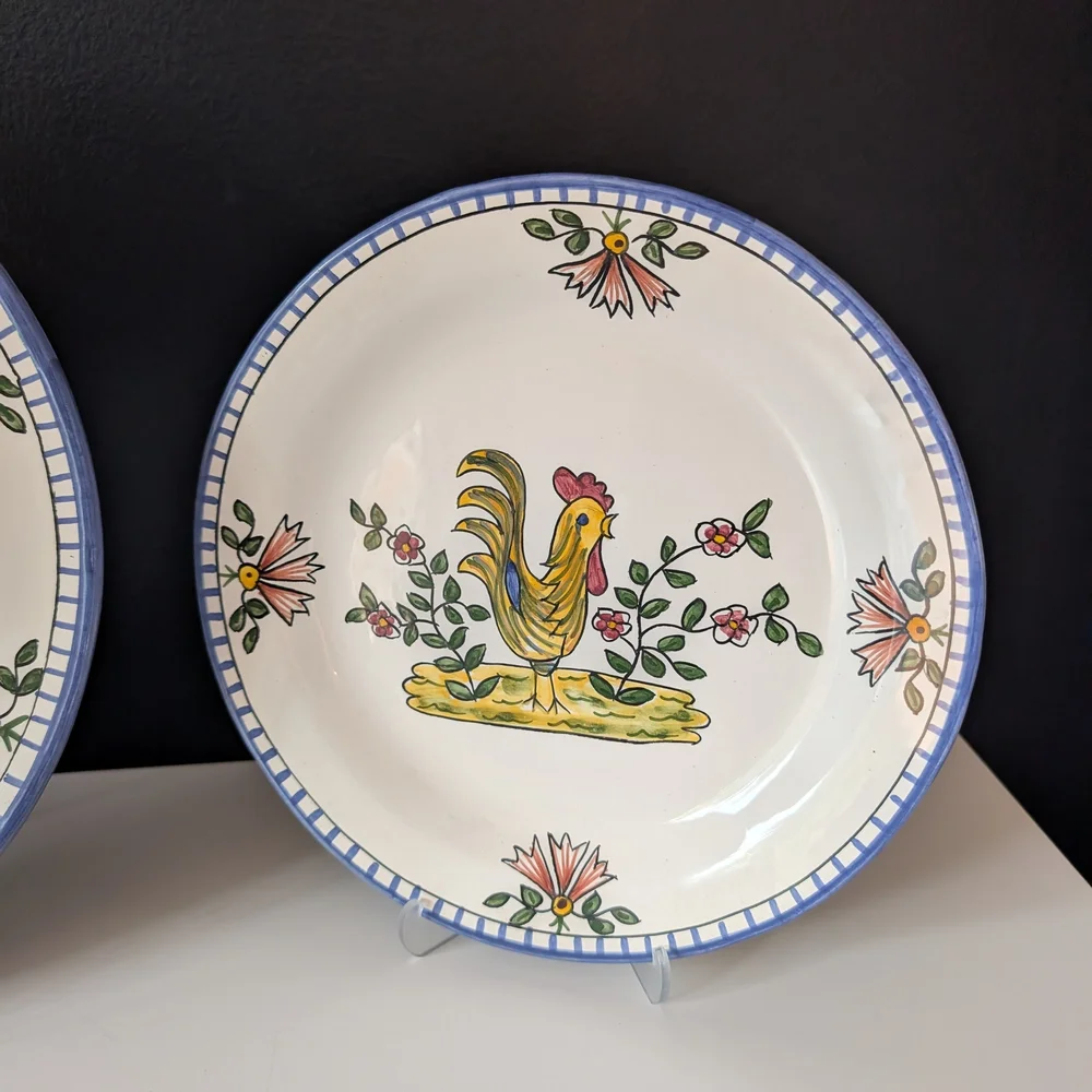 Hand-painted Villa Ceramica Dinner and Salad Plate in a Rooster Pattern